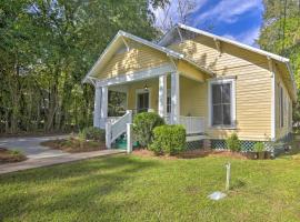 Thomasville Cottage Near The Big Oak and Downtown!, hotel in Thomasville