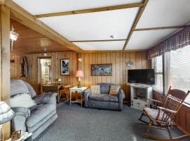 Catfish Cottage A, beach rental sa Eagle River