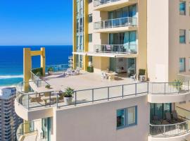 Resort style 3br unit w/ huge entertainers balcony, hotel em Gold Coast