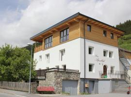 Spacious Holiday Home in Wenns near Ski Area, hotelli kohteessa Wenns