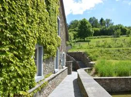 Villa with hottub in calm area