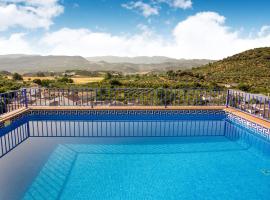 Vibrant Holiday Home in Priego de C rdoba with Private Pool โรงแรมในZagrilla