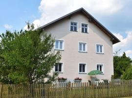 Holiday home with garden near the forest, hotel with parking in Arnschwang