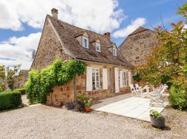 Heritage Cottage with Pool in Badefold d Ans, hytte i Badefols-dʼAns