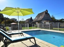 Modern holiday home with pool in Gramat, husdjursvänligt hotell i Rignac