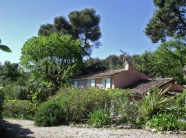 Holiday Home in Six Fours Les Plages with Terrace, holiday rental in Six-Fours-les-Plages