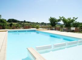 Classy Holiday Home in Les Vans with Pool, hotell i Chambonas