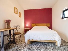 Hermosa Suite Privada en Casa Holística, quarto em acomodação popular em Cuernavaca
