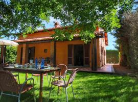 Mansion in Tuscany with Pool and Garden, hotel v destinaci Valiano