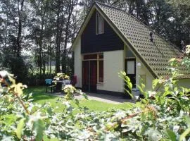 Attractive holiday home with large garden, near Zwolle