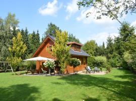 Wooden villa on the Veluwe, hotel with parking in Wissel