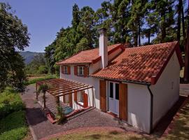 Quinta Das Colmeias Cottage, hotel in Santo da Serra