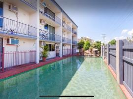 Holiday Lodge Apartment、Cairns Northのホテル