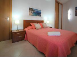 Vila Mar Praia - Free wifi - 50 m From the beach，阿爾馬桑－德佩拉的飯店