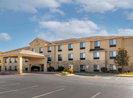 Comfort Inn & Suites Russellville I-40, מלון בראסלוויל