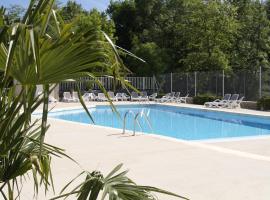 Camping La Digue, hotel a Chauzon