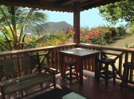 Large Cottage Rodney Bay 2 bedrooms 2 bathrooms, villa i Gros Islet