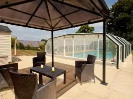 Stone cottage with modern interior & large private pool near to Josselin