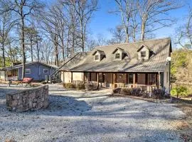 The Captains Quarters in Rogers with Covered Porch!