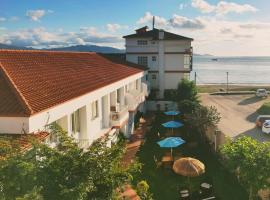 Apartamentos Rodeiramar 2A, strandleiga í Cangas de Morrazo