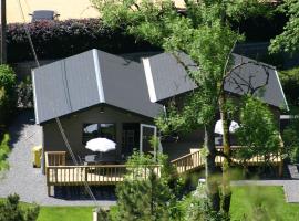 Chalet near Ourthe river and the city of Durbuy، بيت عطلات في Vieuxville
