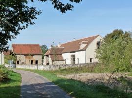 Beautiful farmhouse in Braize with private garden, cheap hotel in Coust