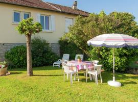 Elegant holiday home with garden, hotel v destinaci Malemort-sur-Corrèze