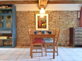 Holiday Home in Saizy with Patio, familiehotel in Vignol