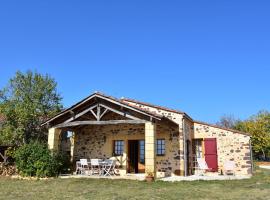Luxury house in Aquitaine with swimming pool, hotel with parking in Saint-Avit-Rivière