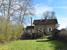 Cosy holiday home in Montaron with garden, lággjaldahótel í Montaron