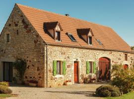 Cosy holiday home near the Causses du Quercy, hotel in Lavercantière