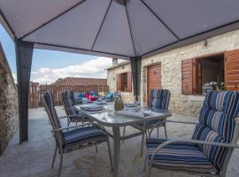 Cozy Holiday Home in opot with Private Pool, hotel a Benkovac (Bencovazzo)