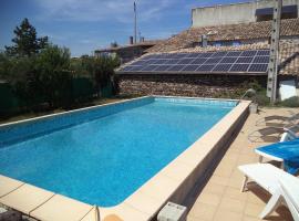 Charming holiday home in Mirabel with pool, hotel with parking in Mirabel