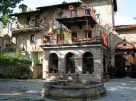 Mansion in Langhe with Pool and Winery Charm