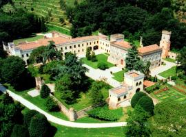 Dreamy Castle near Padua and Venice with Royal Ambience, hotel i Monselice