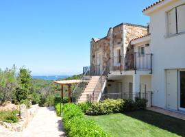 Brand new and elegant apartment near the beach of Baja Sardinia, hotel v destinácii Baraccamenti