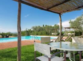 This romantic farmhouse is located near the medieval village of Montaione, hotel in Montaione