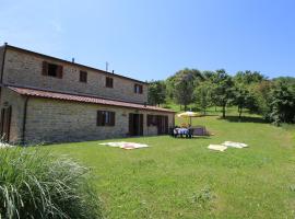 Belvilla by OYO Rosa Cremisi, holiday home in Apecchio