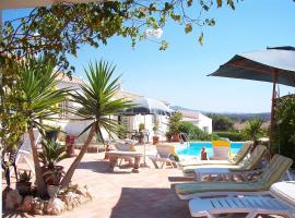 All houses are located in a finely restored Quinta, villa in Odiáxere