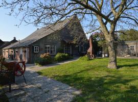 Spacious farmhouse in Bergen op Zoom with fenced garden, viešbutis mieste Bergenas prie Zomo