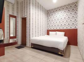 RedDoorz Plus @ Jalan Letda Sujono Medan 2, hotel en Pulauberayan Dadap