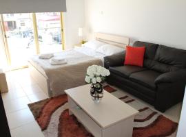 Tiffany City Apartments, hotel di Larnaca