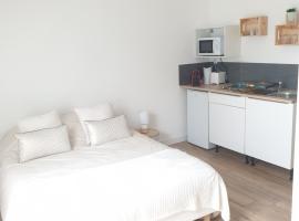 Studio n°6 Henriville, self catering accommodation in Amiens