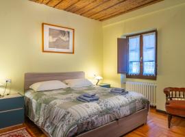 Hladik House - Alpi Giulie Cosy Apartment, хотел близо до Duca d'Aosta, Тарвизио