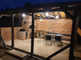 Casa din Vie, Ciubăr cu Jacuzzi, întreaga locație la 15min de centrul orașului Oradea, hotel em Oradea