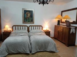 Casa MiraXurés con vistas a la Sierra del Xurés, hotel-fazenda em Ourense