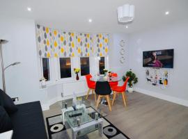 Executive Central Self Contained Flat by CozyNest, hotel near Reading Train Station, Reading