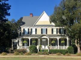 Flowertown Bed and Breakfast, отель типа «постель и завтрак» в Саммервилле