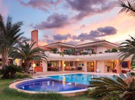 Palm Hill Villa, Royal Retreat, By ThinkVilla, lavprishotell i Xirón Khoríon