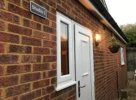 Studio-1-Staines/Heathrow/London-own entrance